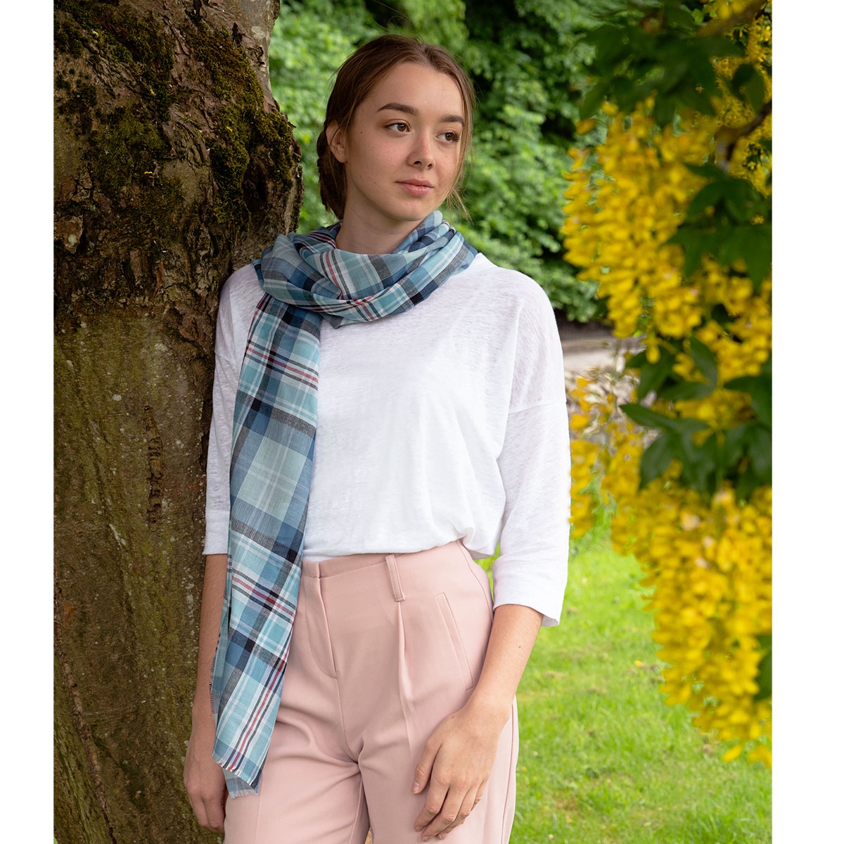 Diana, Princess of Wales Memorial Tartan Extra Fine Merino Stole Gallery Image 2