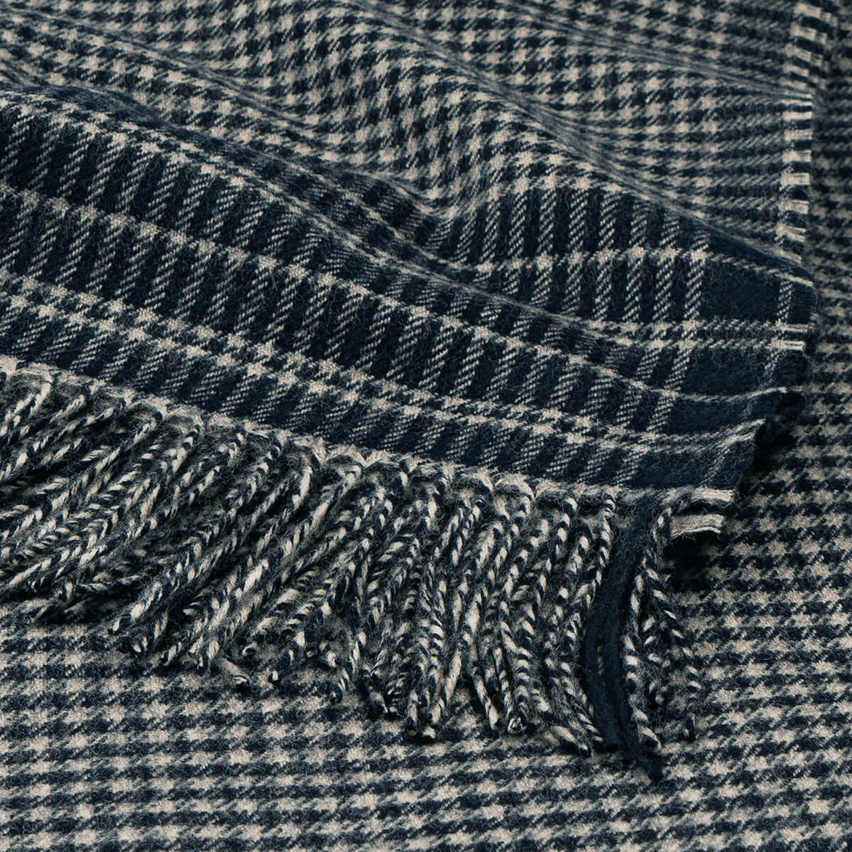 Borders Shepherd Emsket Lambswool Blanket Gallery Image 1
