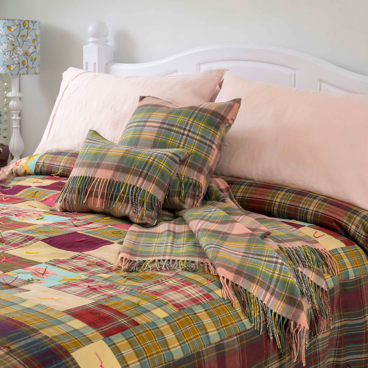 Borders Dundee Rose Tartan Lambswool Blanket Gallery Image 3